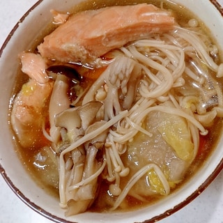 ヤマサちゃんこ鍋つゆ鶏塩だしの鮭と野菜のスープ